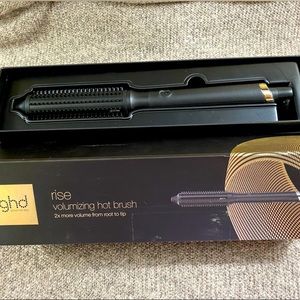 GHD volumizing heated round brush